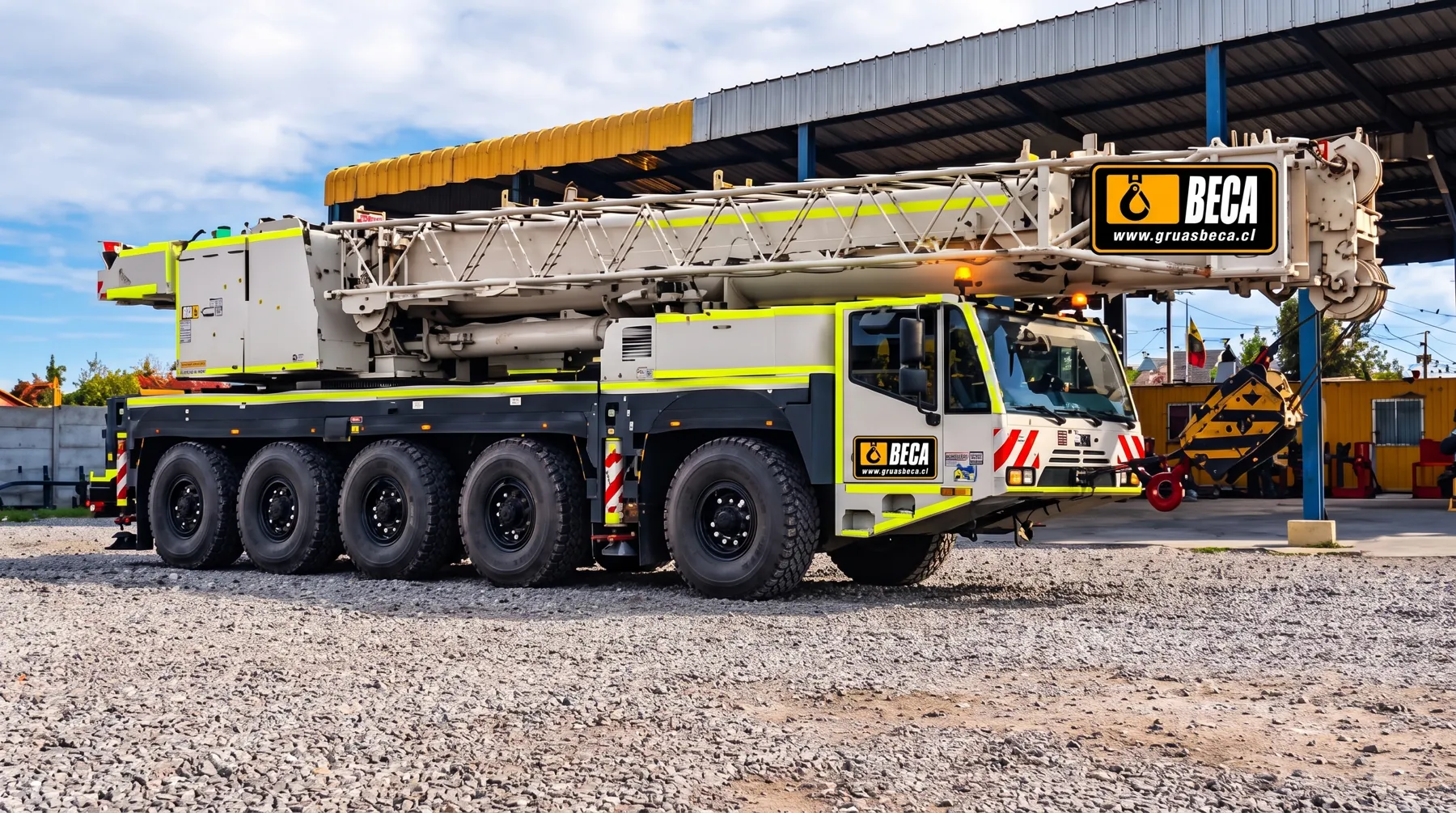Terex Demag AC 140 vista lateral bajo cubierta